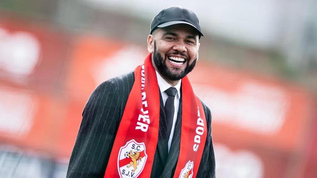 葡媒:阿尔维斯已收购葡乙球队全部股份,并将注册为该队球员