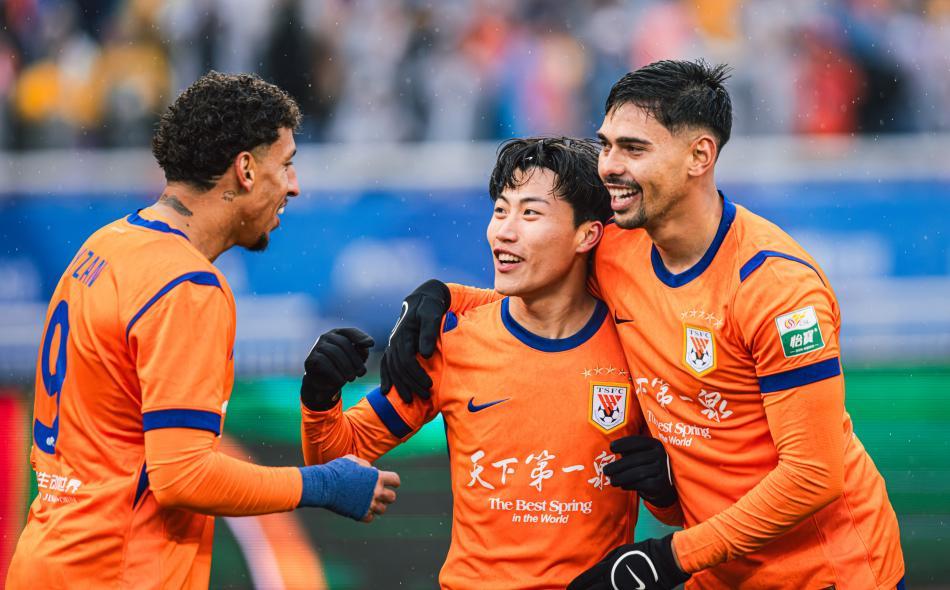 体育直播APP-掌声喝彩的泰山背后,落寞中超学霸:又该何去何从?